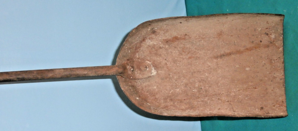 ASHES - IRON SHOVEL - WITH A LONG LOOP HANDLE - AGE RUSTED