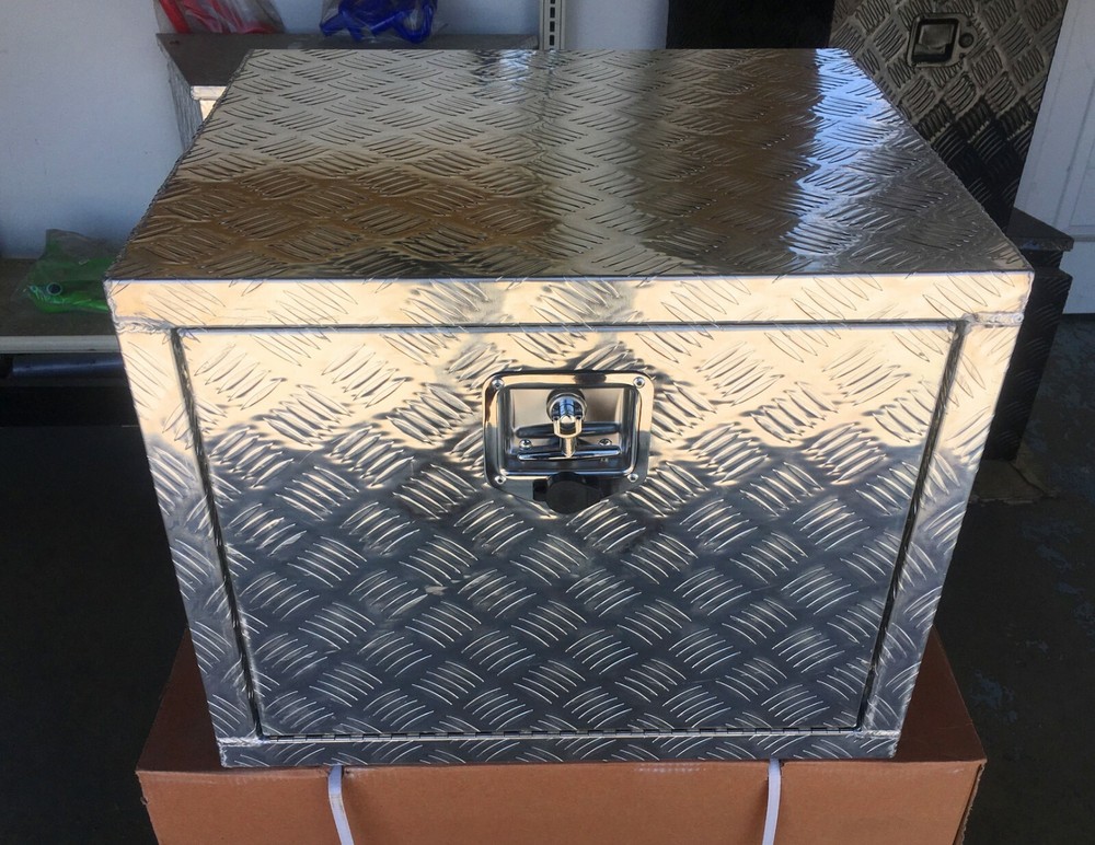 24"X19"X 20" Aluminum FIVE BAR PATTERN Underbed Tool Box Trailer