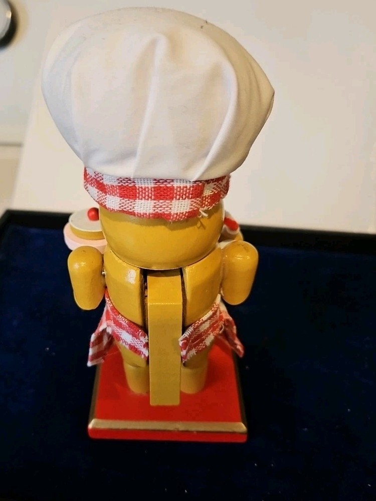 7 Inch Christmas Nutcracker Baking Chef
