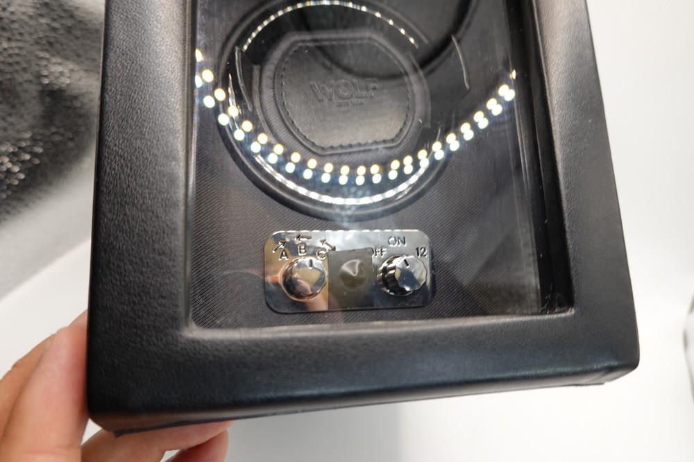 Wolf Single Watch Winder Model M2.1 New Batteries Works.