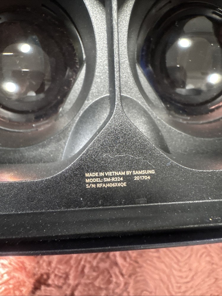 Samsung SMR324 Gear VR headset only no Controller