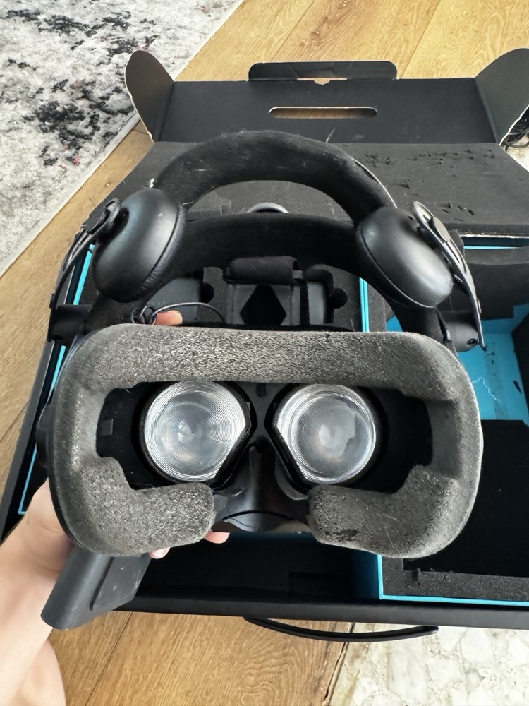 HTC Vive VR Headset Bundle + Pro Audio Strap (Read Description)