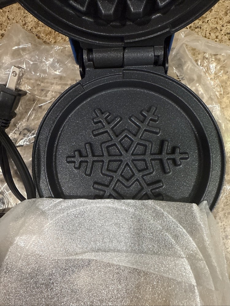 Dash Snowflake Mini Waffle Maker 4” Surface 350watts NWOB B11