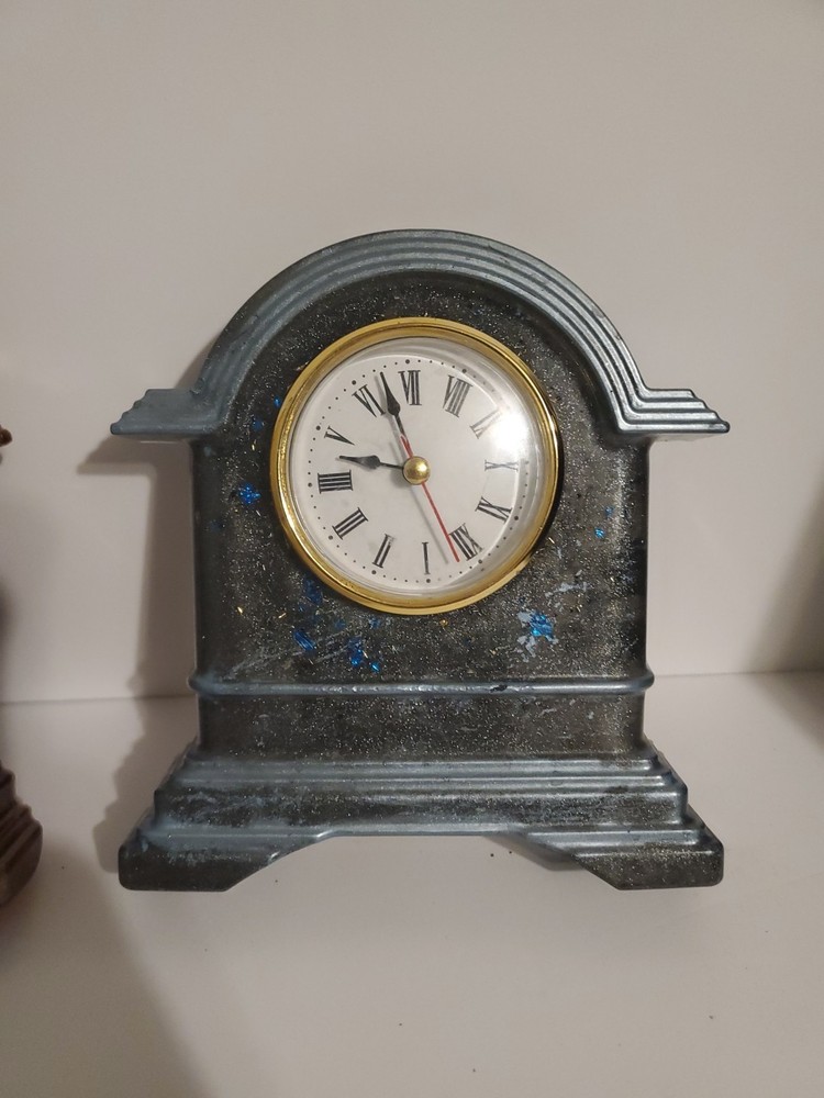2 Mantel Clocks 6 Tall Battery Operated Both Work Tested