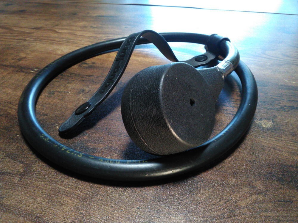 Vintage nihon aqua-lung single gauge.