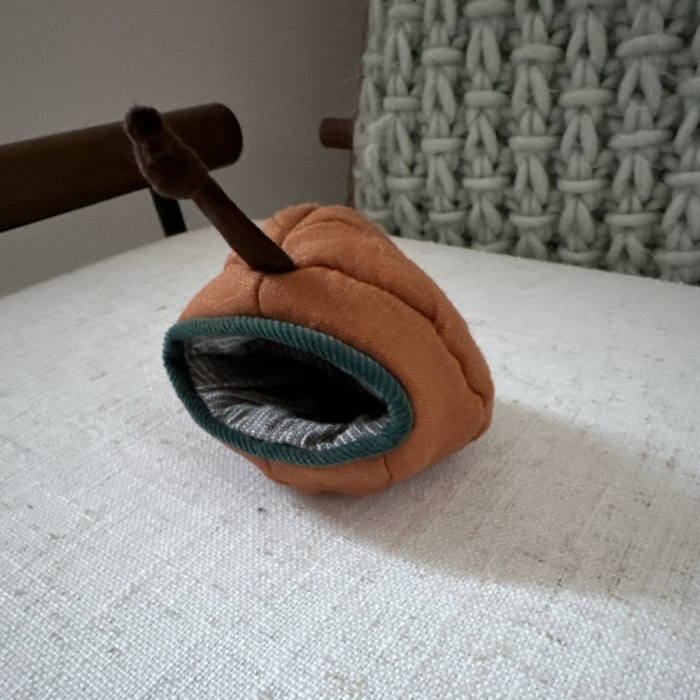 Hazel Village Mini Pumpkin Pod