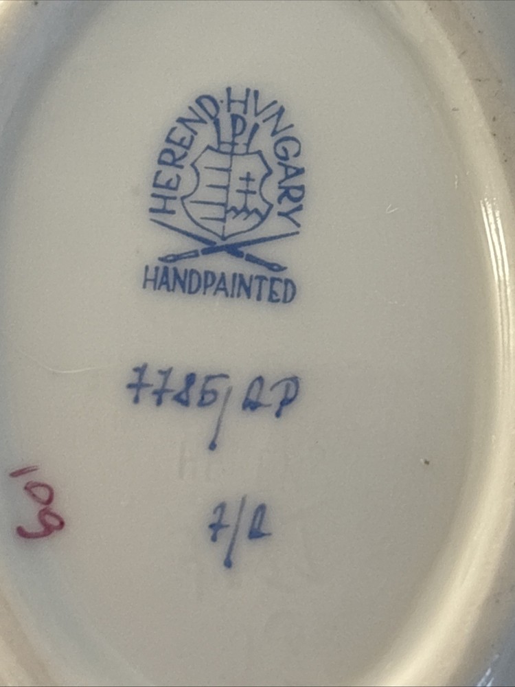HEREND CHINESE BOUQUET RASPBERRY SMALL ASHTRAY 7783