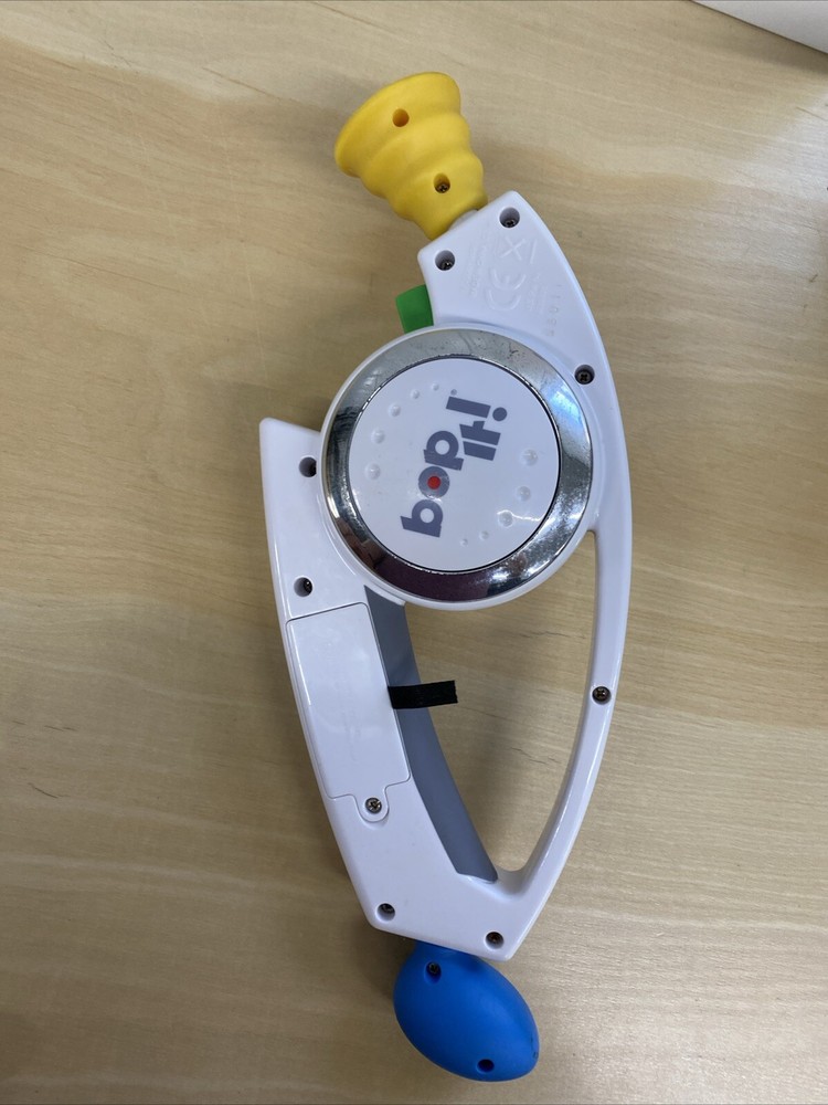 Bop It! Shout It Electronic Handheld Game Twist Pull White Hasbro 2008 Works