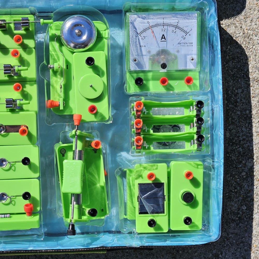 School Physics Labs Basic Electricity Discovery Circuit and Magnetism Experiment