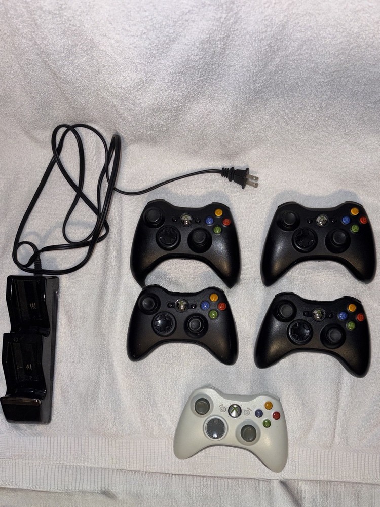 Microsoft Xbox 360 Wireless Controller Bundle with Charging Dock