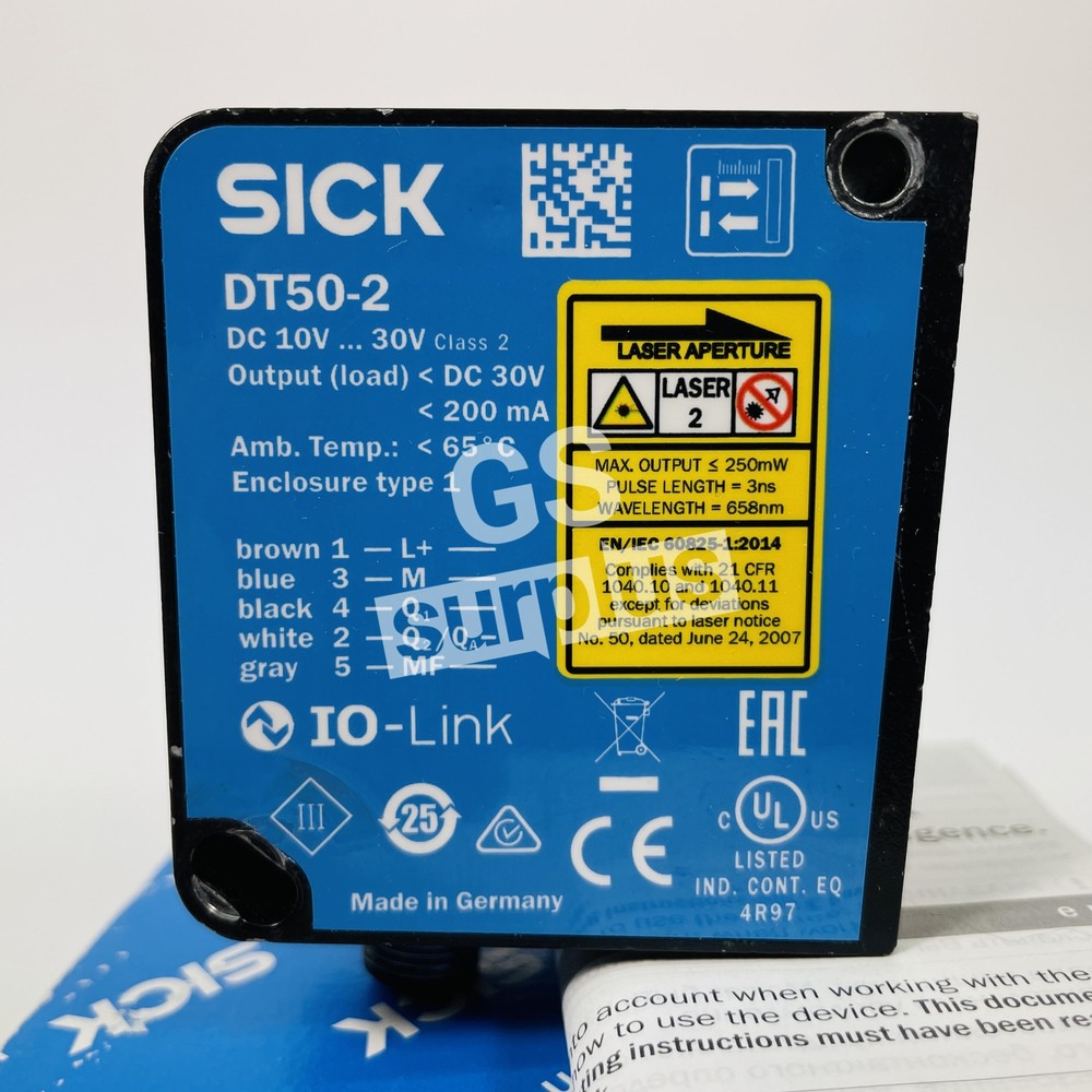 New SICK DT50-2B215252 / 1065661 Distance Sensor