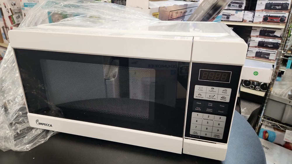 Impecca 1.1 CU FT Microwave Oven - White