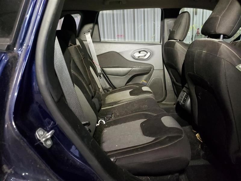 CHEROKEE 2015 Glove Box 360090