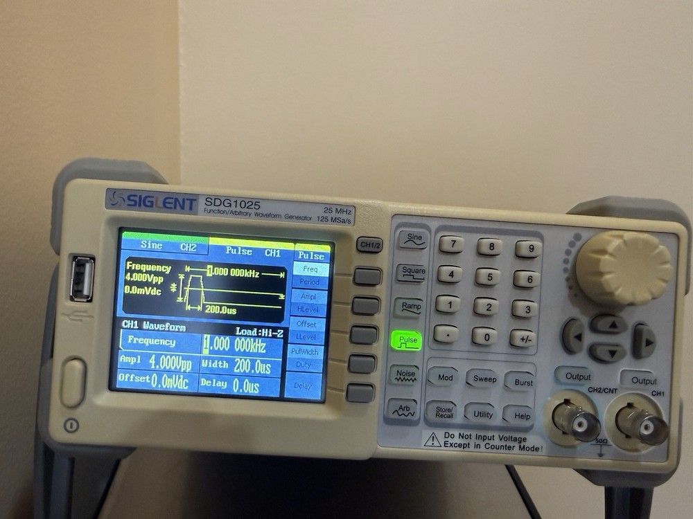 SIGLENT (SDG1025) 25MHz Function/Arbitrary Waveform Generator -125 MSA/S