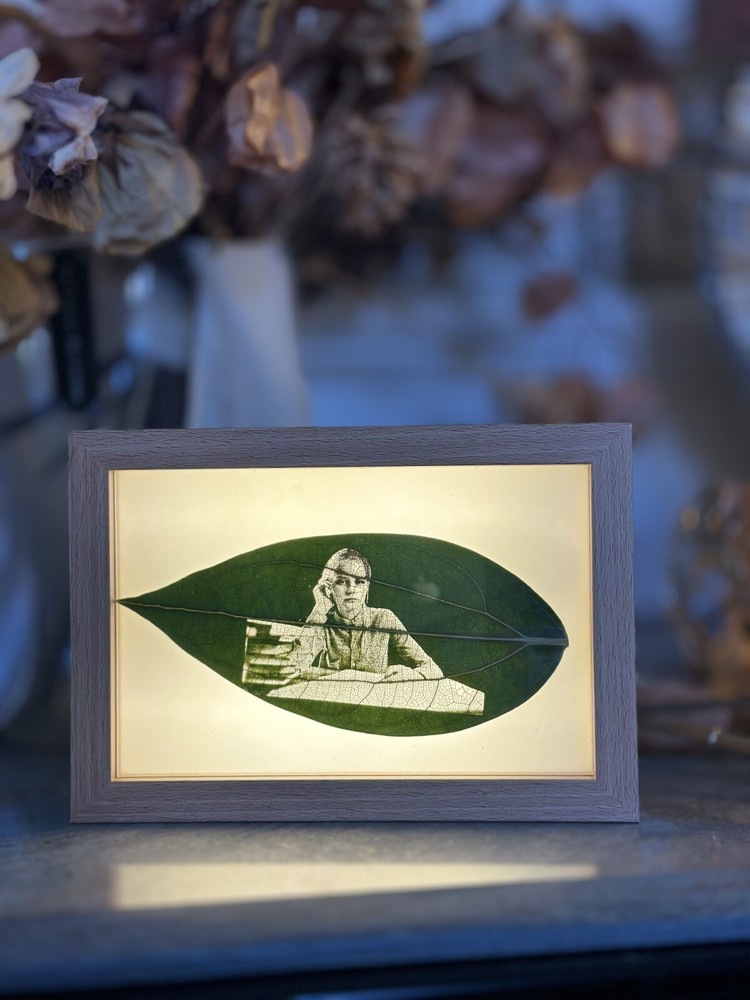 Leaf Carving with light frame