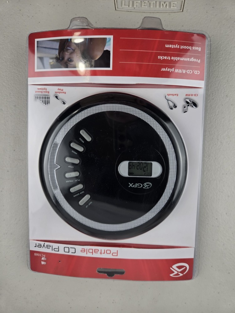 GPX PC108B Personal CD Player Cd-R/RW NEW Programmable Tracks Bass Boost System
