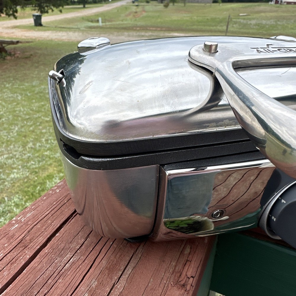 All-Clad Waffler 2 Square Belgian Waffle Maker Model 6061 Tested Powers On