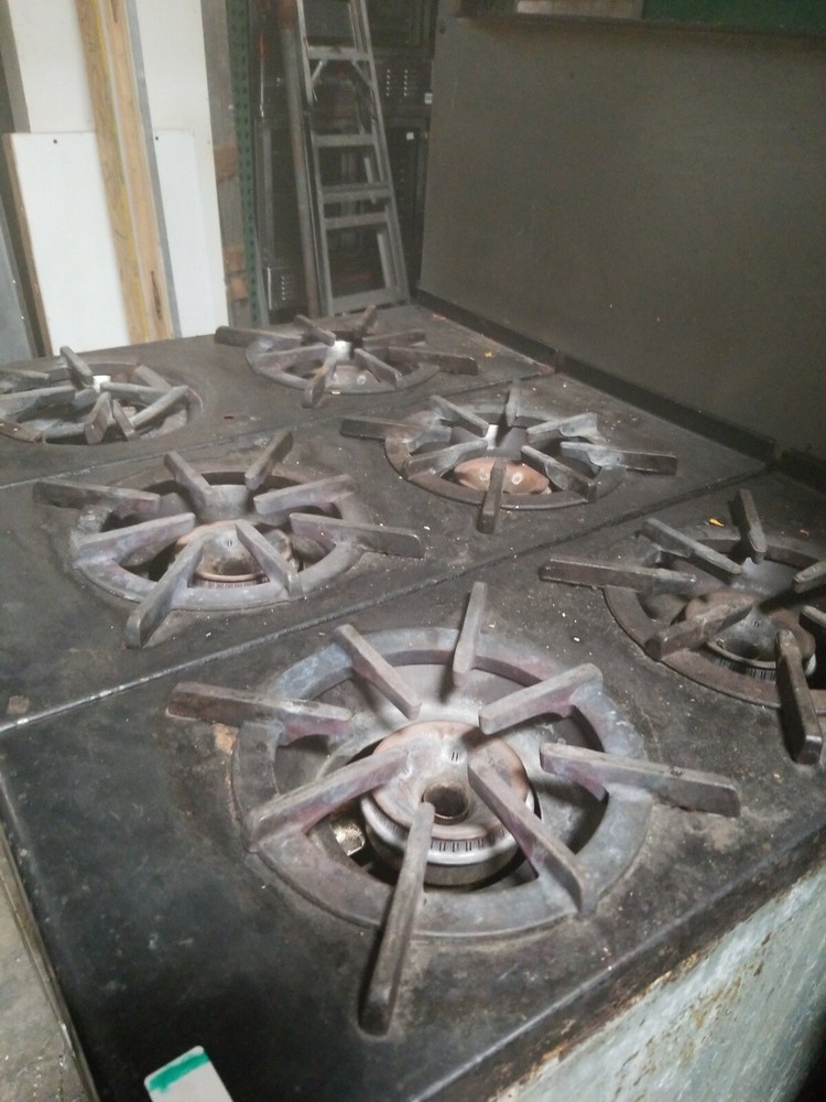 COMMERCIAL RANGE AND CONVENTIONAL OVEN