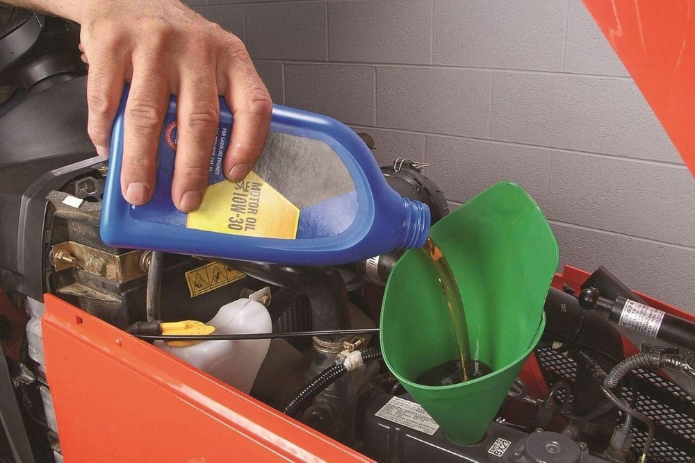 Versatile 6.75" Green Rubber Funnel by Formafunnel - Customized for Every Pour