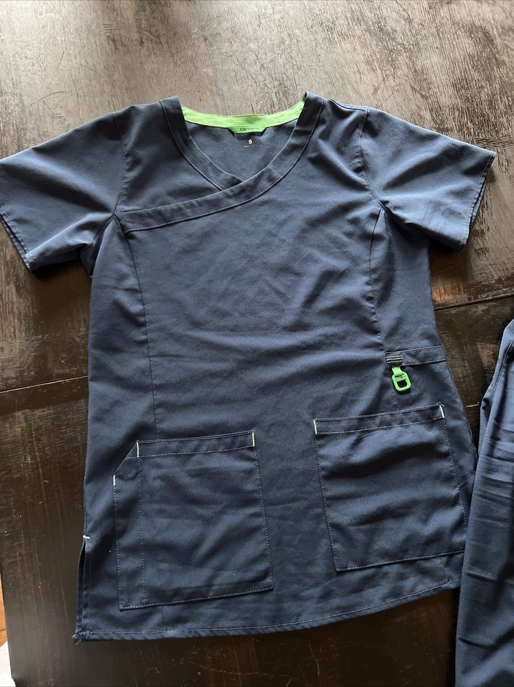 Carhartt scrub sets women small