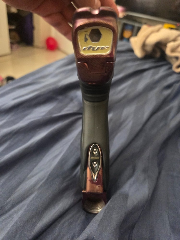 DYE DM14 PAINTBALL GUN