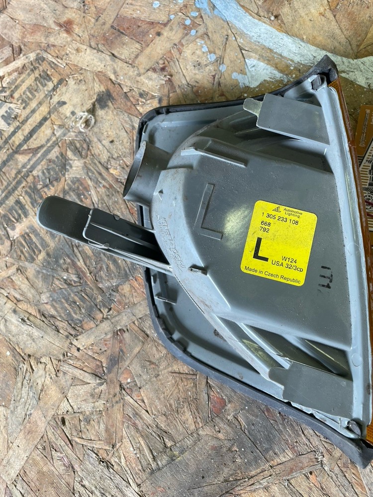 Freightliner Left Light 1305233109