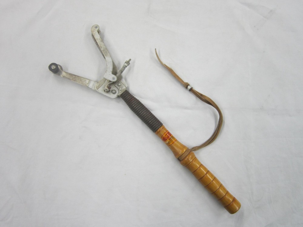 Vintage Western Hand Trap