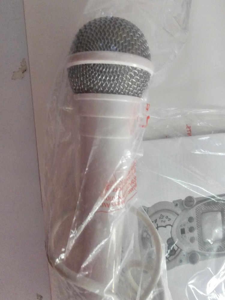 Hello Kitty CD+G Karaoke machine Microphone w Screen IPad & IPhone Connection