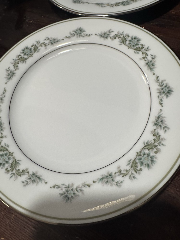 Noritake China Dinnerware 9 Pieces