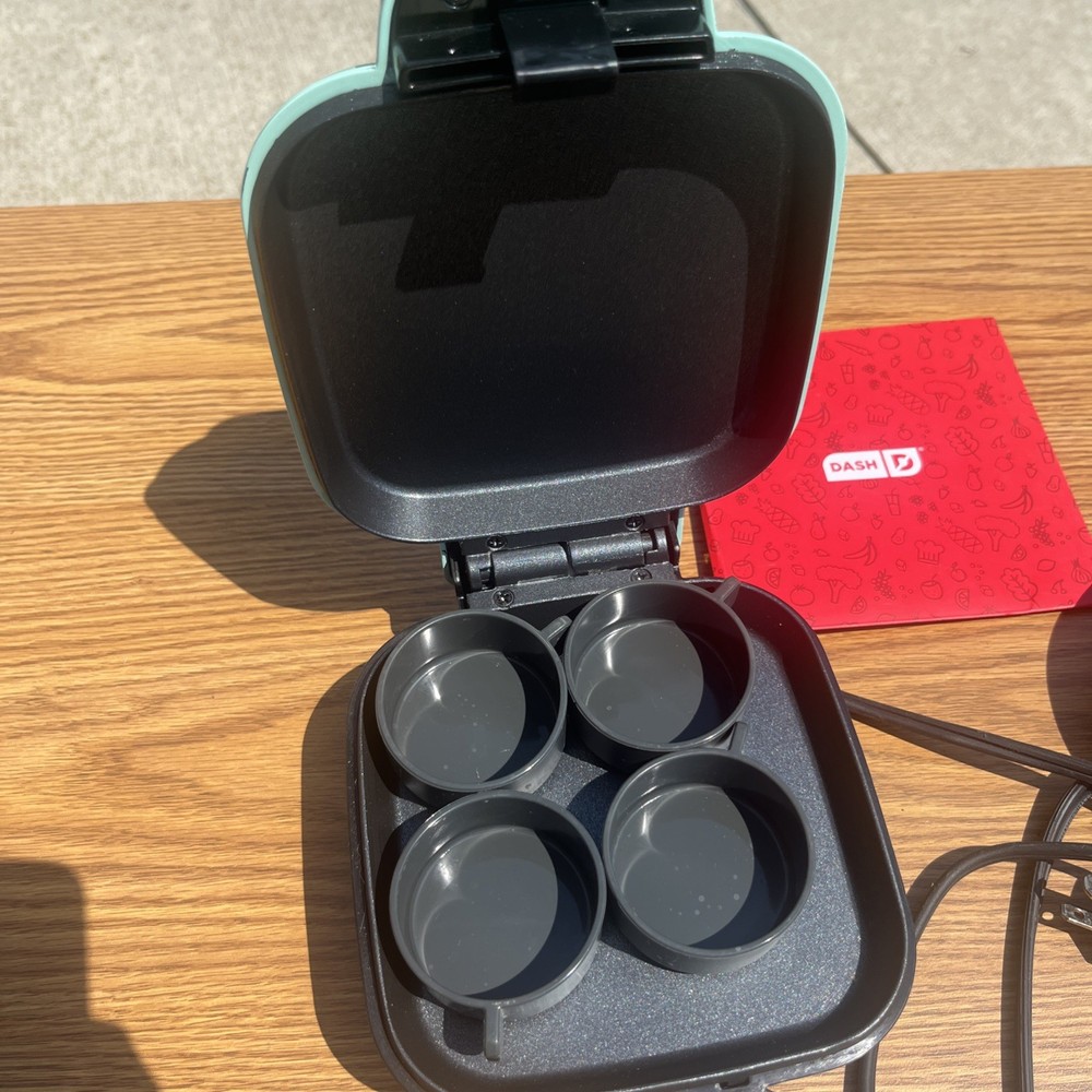 Dash Heart Mini Waffle & Portable Egg Bite Maker with 4 Silicone Molds Bundle