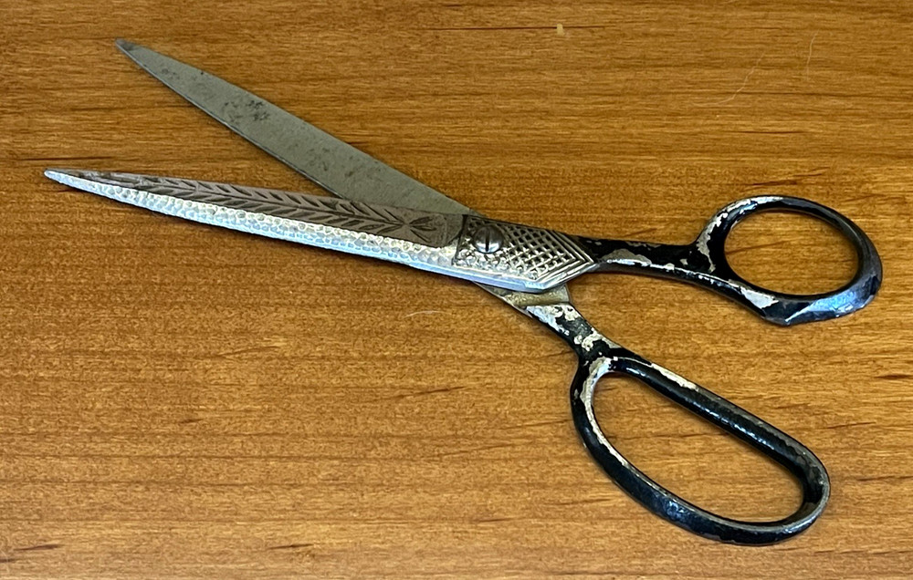 Vintage 8” Feathered Pattern Scissors Black Handles USA