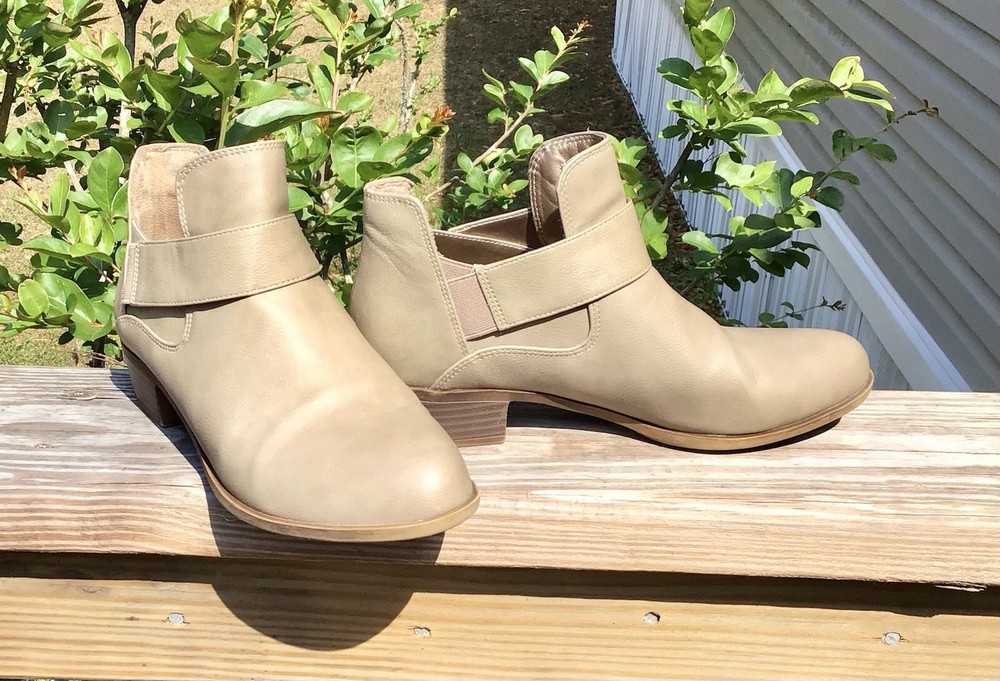 Life Stride Velocity Boots Size 7M
