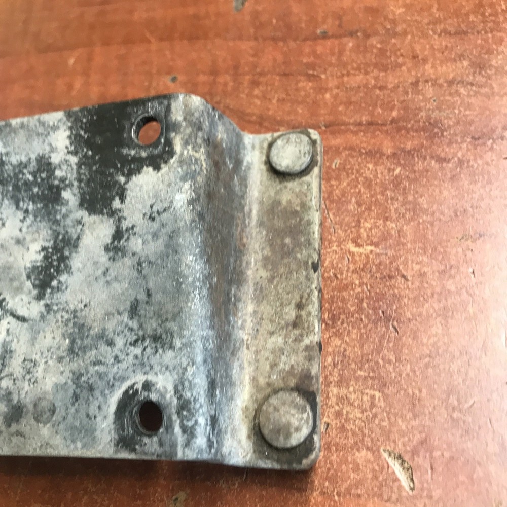 Use OEM Part Engine Mount Assembly For Tanaka TLE-550 2.5HP Gas Engine Edger