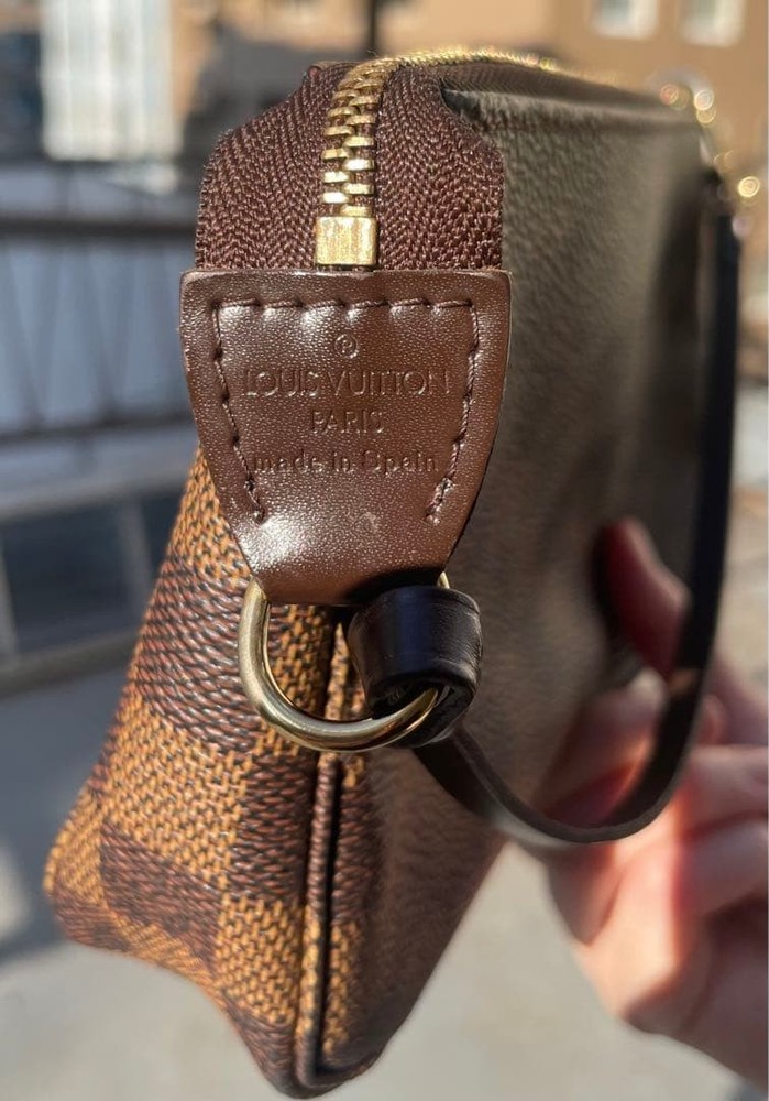 Excellent Condition Louis Vuitton Accessories Pouch