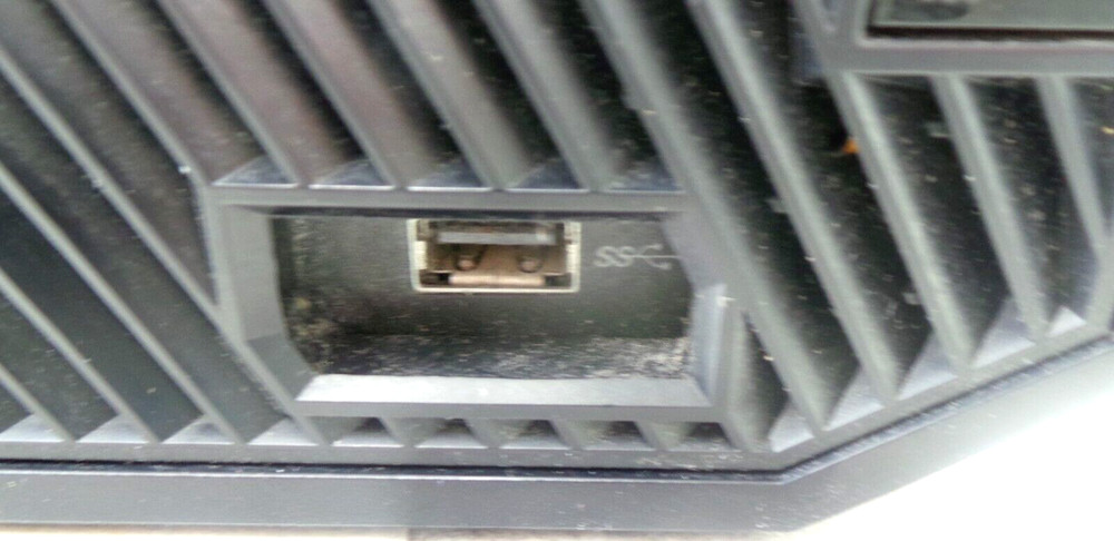 Microsoft Xbox One 500GB Home Console - Black (1540) One controller