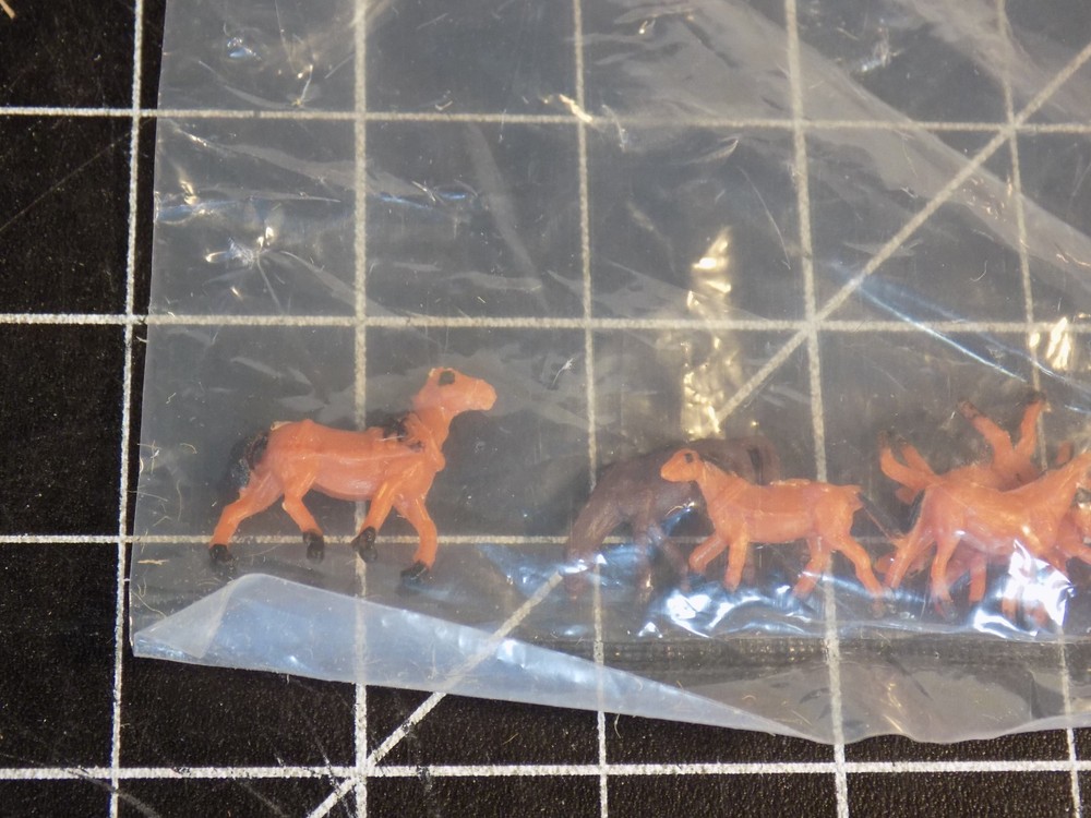 N Set/14 Horses (R090524)