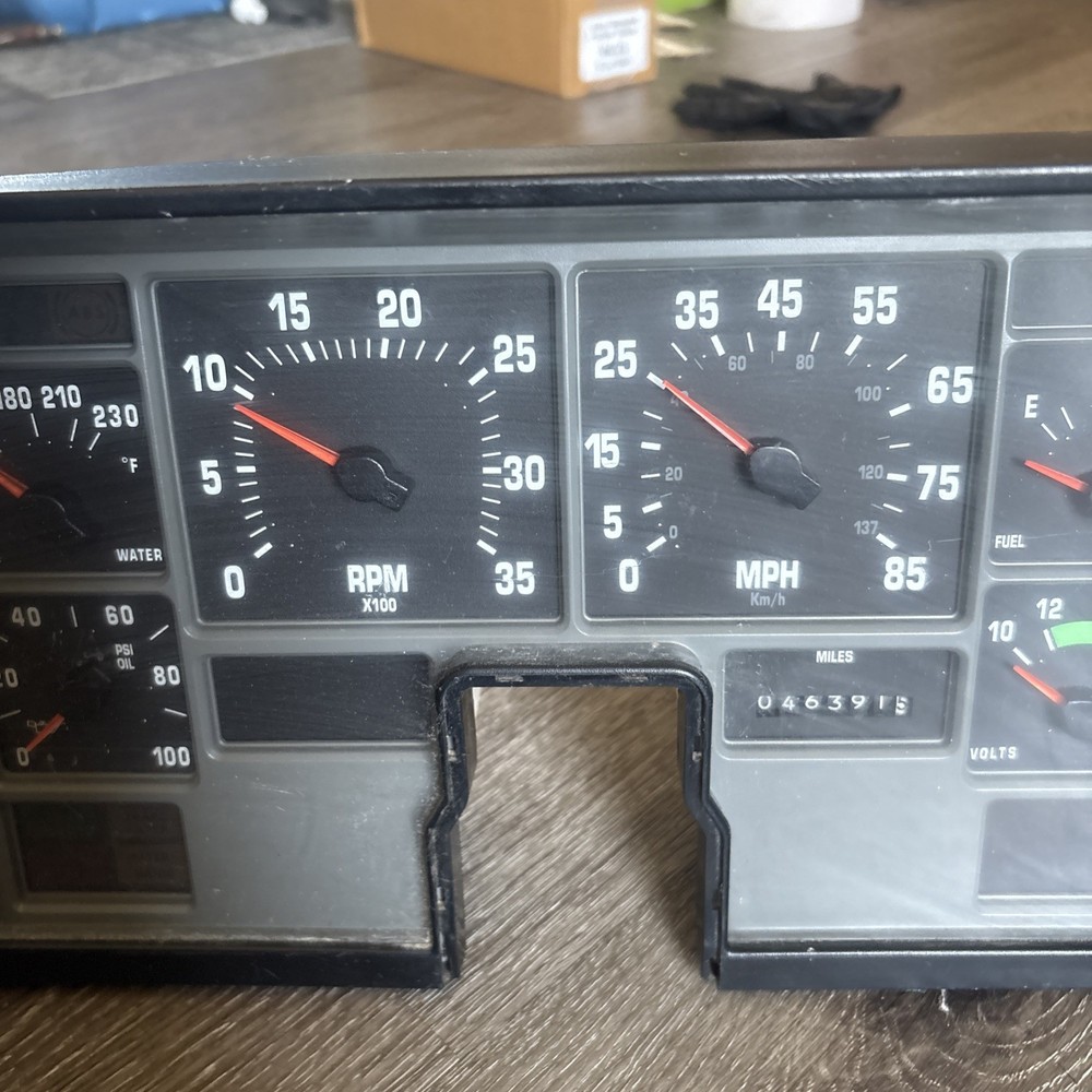 INTERNATIONAL 4900 INSTRUMENT CLUSTER