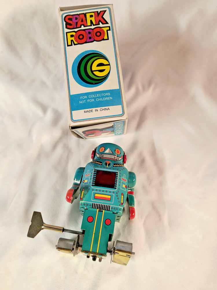 VINTAGE SPARK ROBOT TIN ROBOT WITH BOX