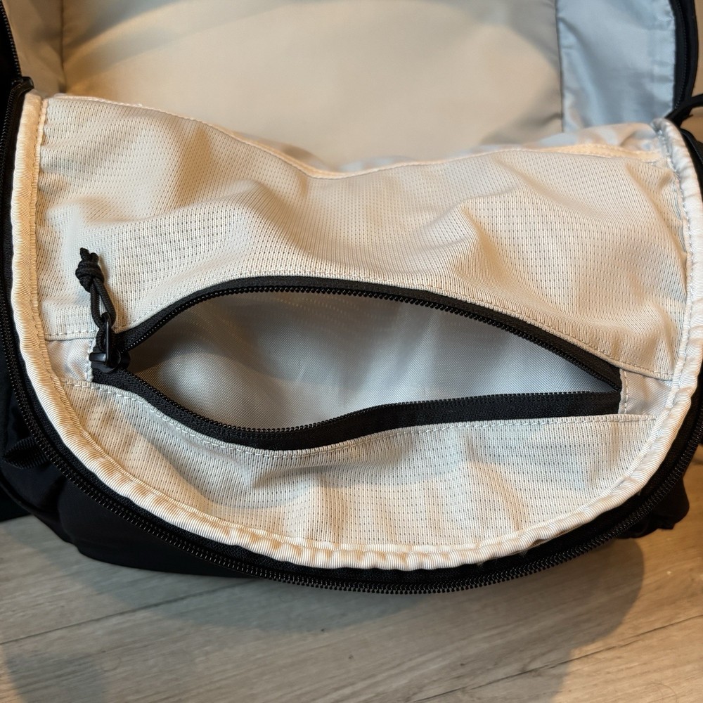 Black Moment Everything 21 liter backpack excellent condition