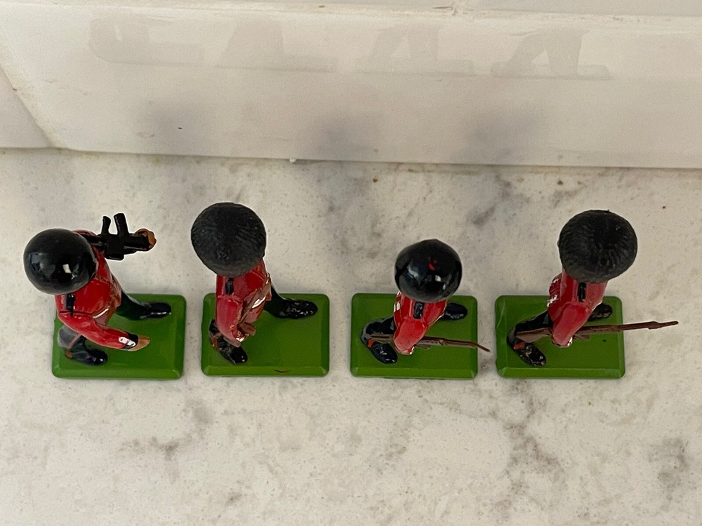 Britains Grehadier Guards (4)
