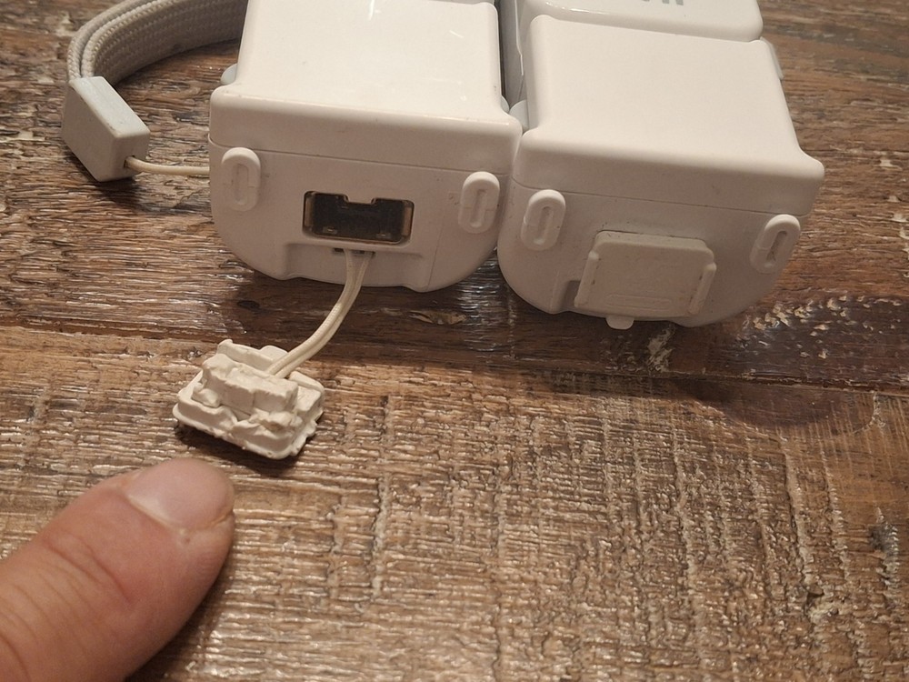 Nintendo Wii White Console System RVL-001 1 Controller & Cords *Tested & Working