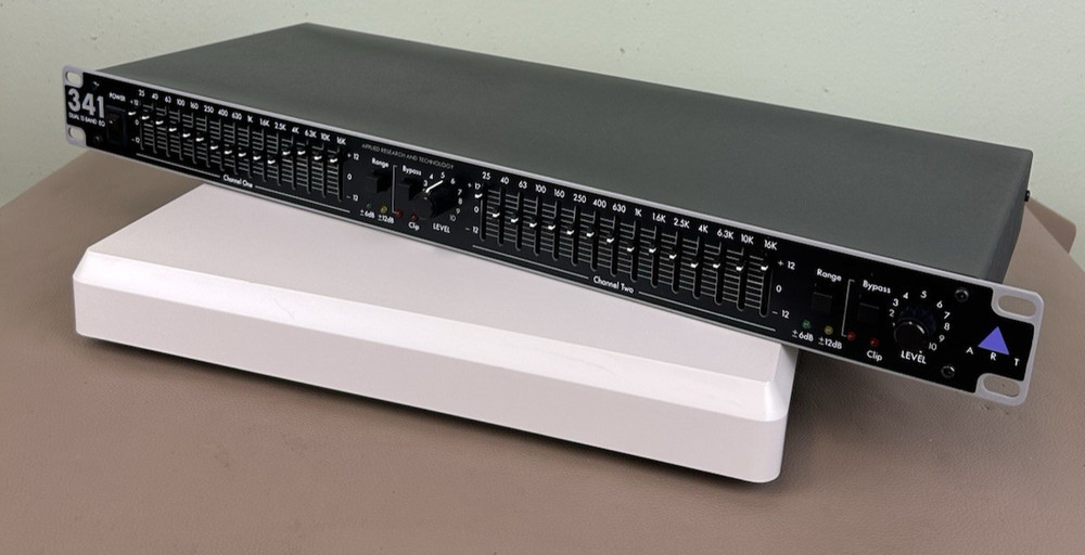 APPLIED RESEARCH AND TECHNOLOGY 341 DUAL 15 BAND EQ
