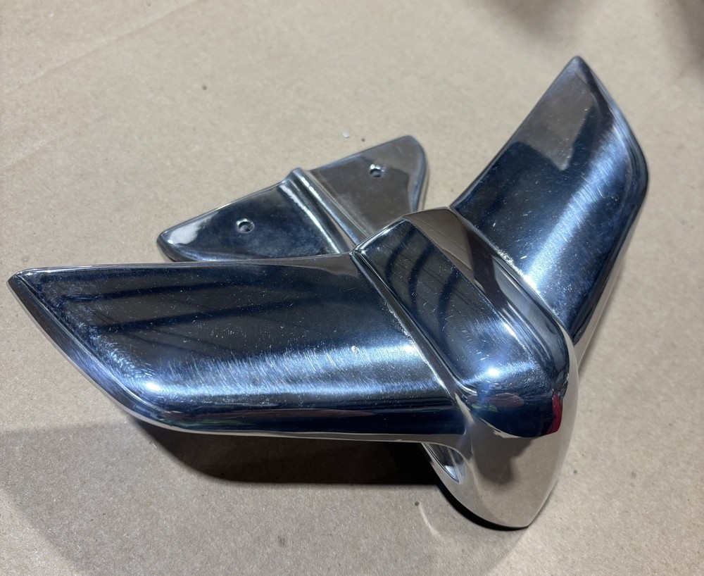 L53-6007 Peterbilt Hood Pull 389 388