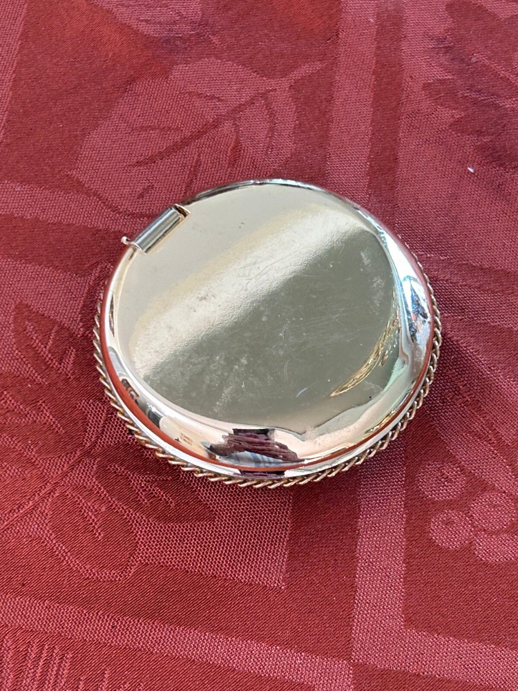 Gold plated hand crafted round compact with 2 mirrors