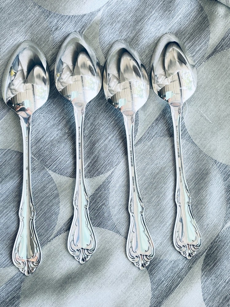 Oneida Wm A Rogers CHALICE / HARMONY Silverplate Flatware Service for 4 (2 av)