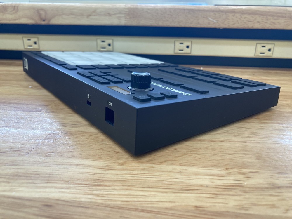 Native Instruments MASCHINE MIKRO MK3 Drum Controller USED
