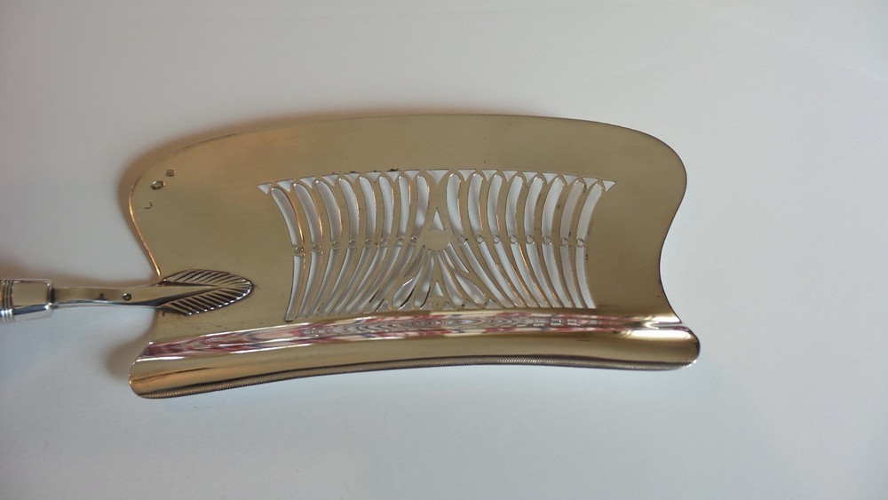 19th C. DUTCH SILVER LARGE 12.5" PIERCED FISH SLICE, c. 1840