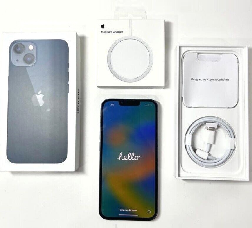 Apple iPhone 13 128GB (Unlocked) Bundle with MagSafe - Excellent Condition