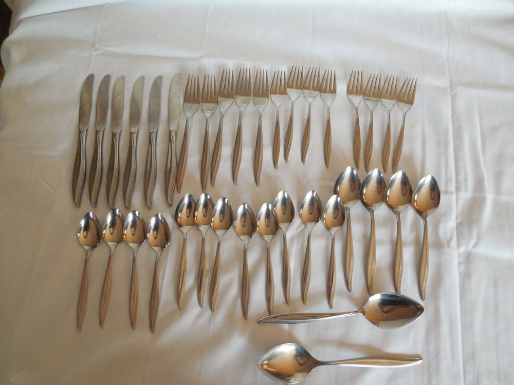 Oneida craft deluxe stainless flatware Textured 35 pcs
