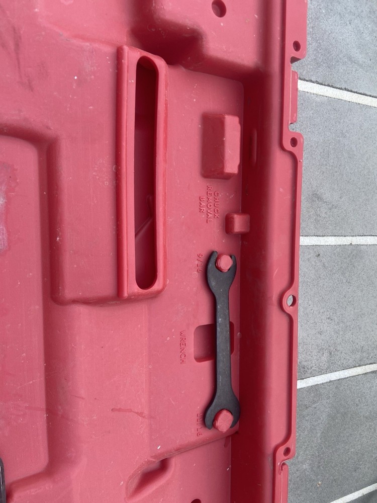 Milwaukee 3107-6 1/2in D-Handle Right Angle Drill Kit